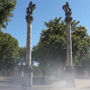 Las Columnas en el extremo norte de la Alameda de Hércules.